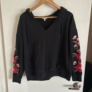 American Eagle Black Floral Embroidered Women's V-Neck Hoodie